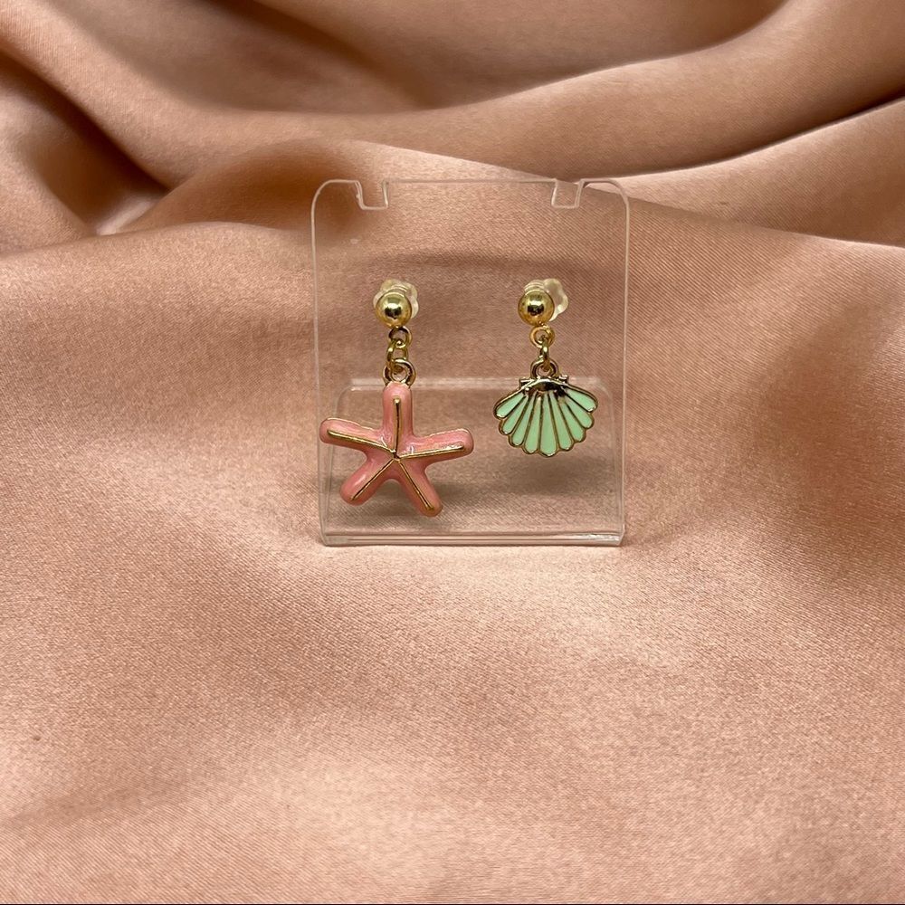 Starfish Seashell Gold Toned Earring